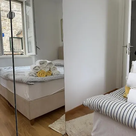 Old Cezar For 10 Apartment *